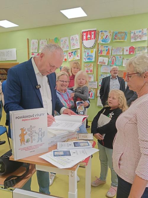 Pohádkové výlety pejska a&nbsp;kočičky